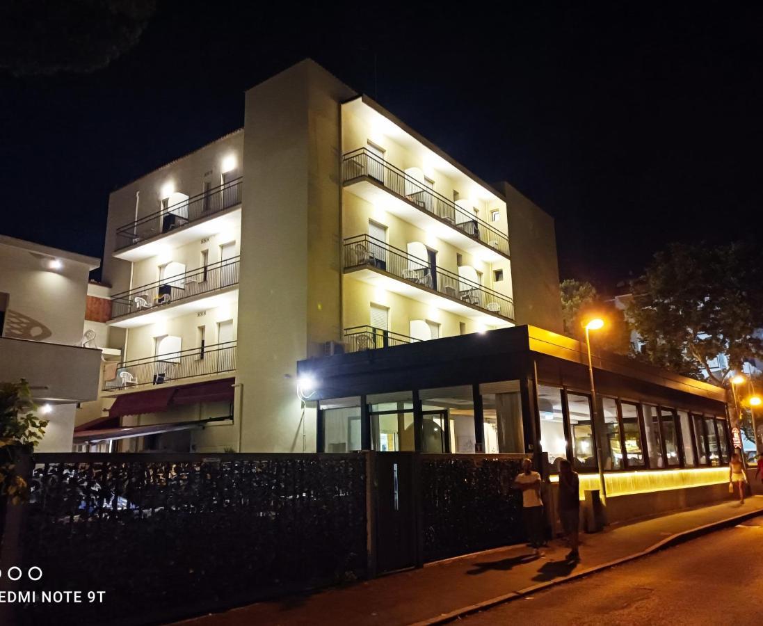 Hotel Garisenda B&B - In Centro A Riccione - Экстерьер фото
