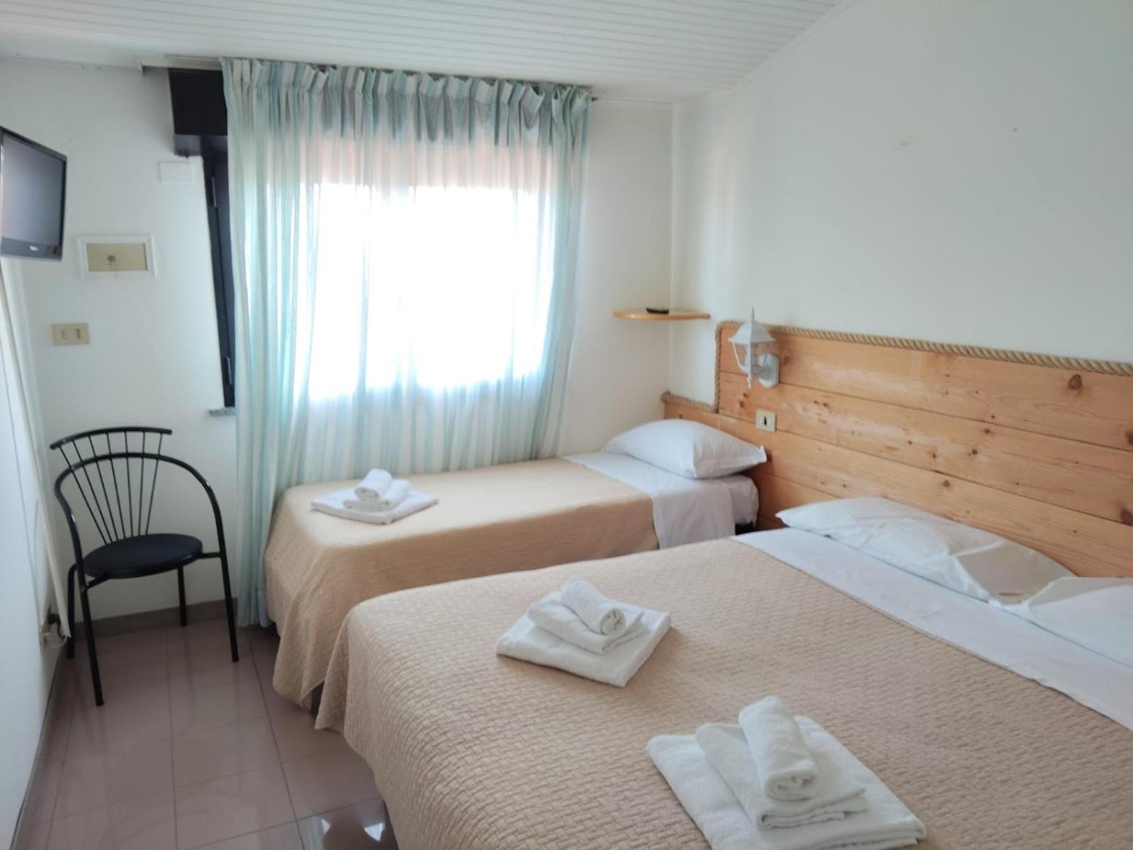 Hotel Garisenda B&B - In Centro A Riccione - Экстерьер фото