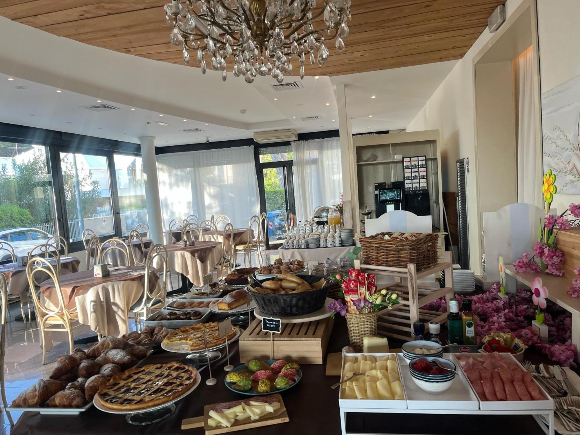 Hotel Garisenda B&B - In Centro A Riccione - Экстерьер фото