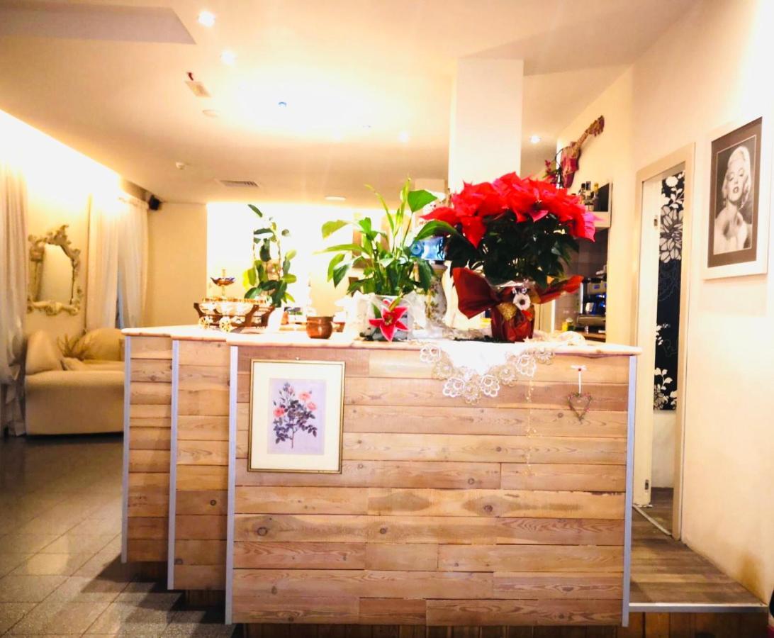 Hotel Garisenda B&B - In Centro A Riccione - Экстерьер фото